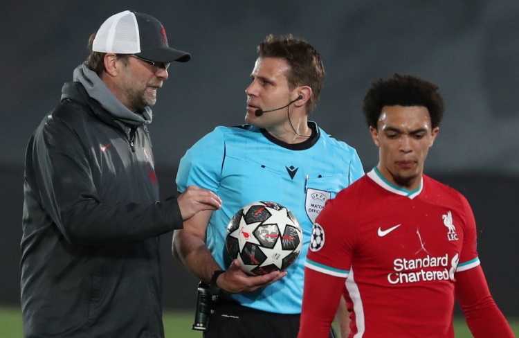 官方：26岁的前比利时国脚、国米旧将范赫斯登退役（26岁比利时前国脚、国米旧将范赫斯登官宣退役）