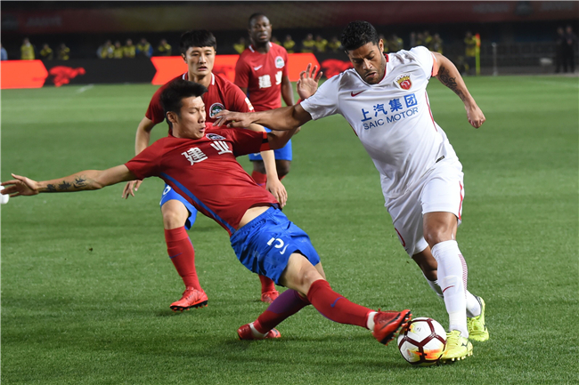 库里与巴特勒双双砍下30+分，勇士却连败三场，外线命中率惨淡令人心痛