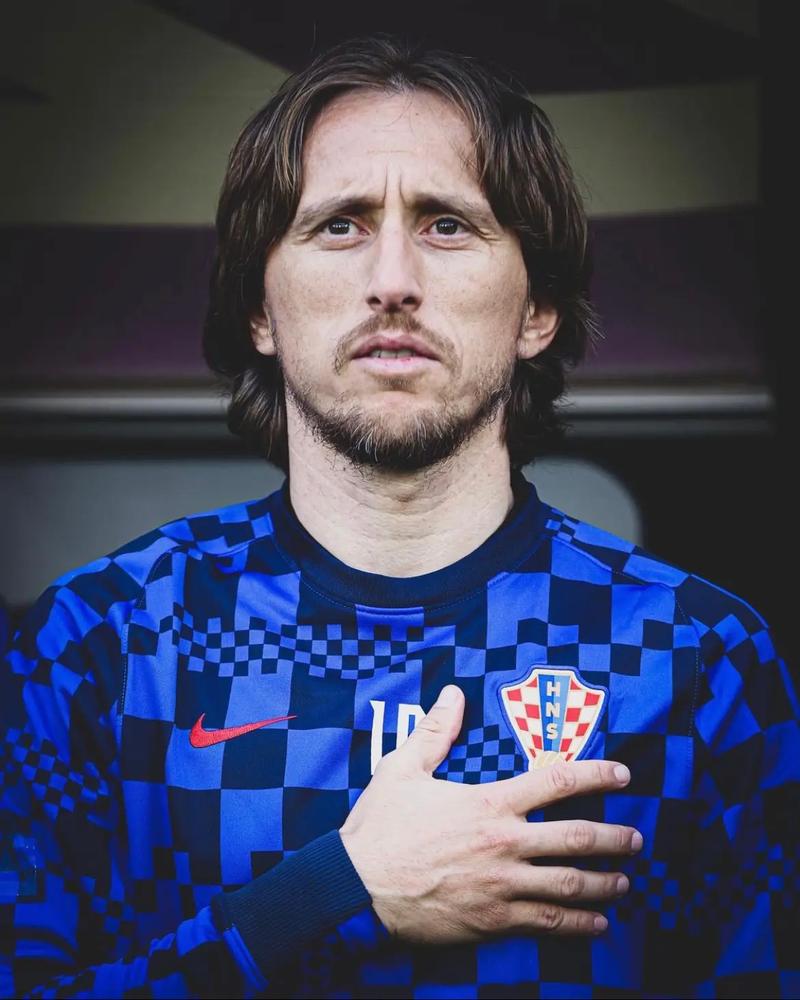 邱贻可谈成就感！执教孙颖莎，赢球站上领奖台，升国旗奏国歌（邱贻可分享成就感：执教孙颖莎取胜登台，国旗升起国歌响起）